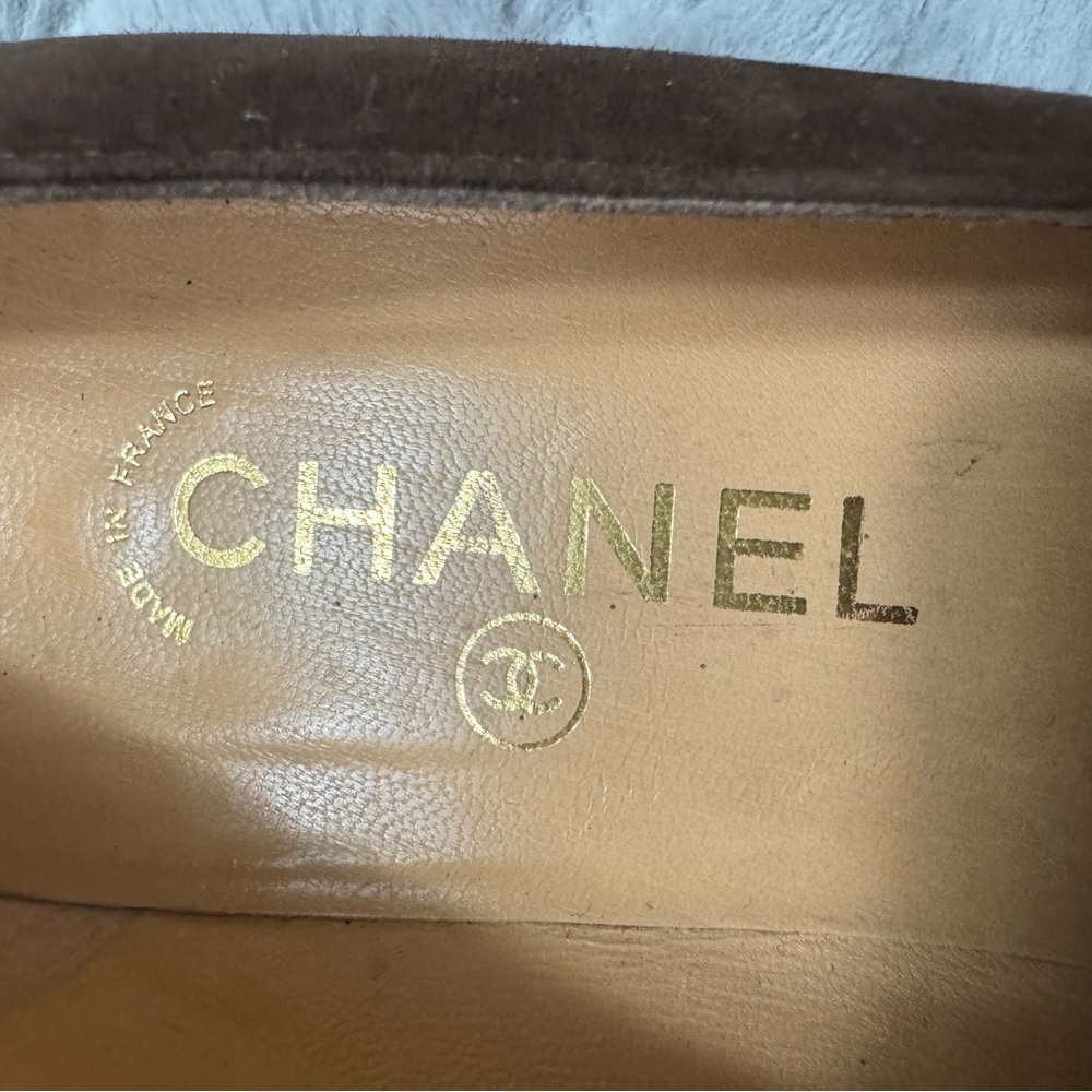 Chanel CC Fringed Suede Pumps EU 38 US 7.5 Brown Kitten Heel Classic Old Money - Picture 7 of 15